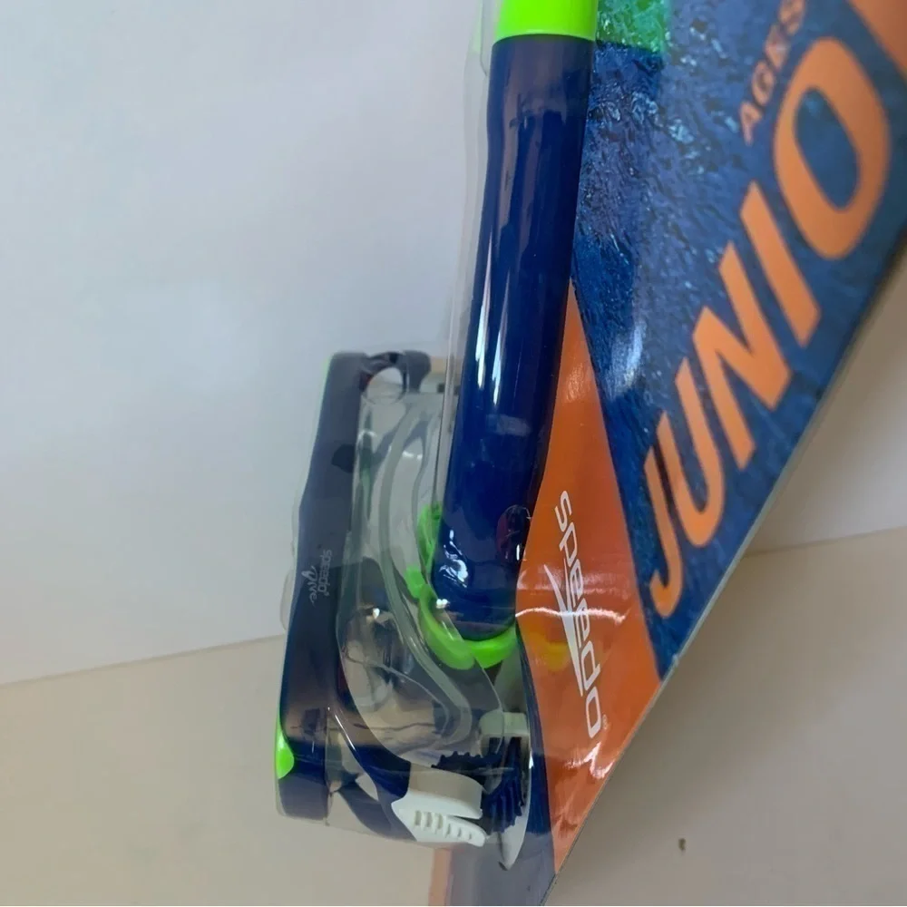 NIP. SPEEDO Junior Snorkel Set